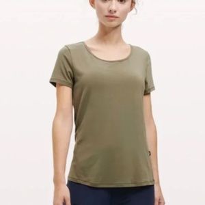 Womens Run On Clouds Active T Breathe Tee in Olive sz large